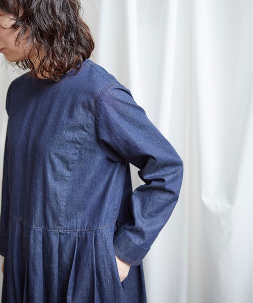 Lene（レネ）の「5ozデニム タックワンピース（ワンピース・レディース・ネイビー/ブルー・FREE）」の4枚目の写真