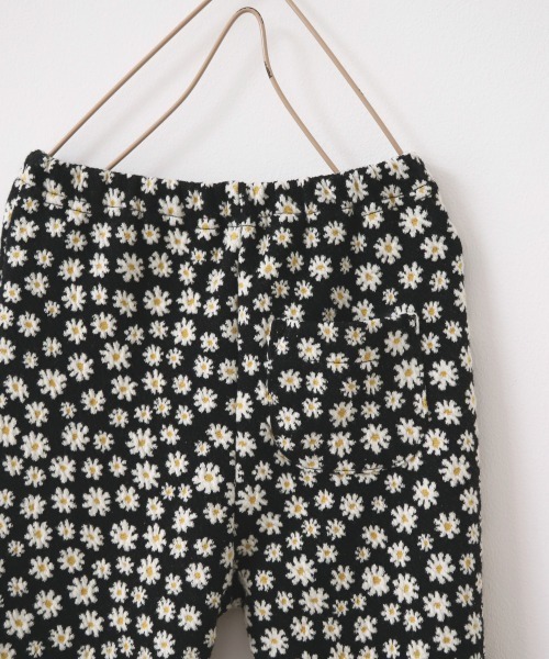 LOWRYS FARM(ローリーズファーム)の「フラワーカットJQフレアパンツ 215243(その他パンツ・キッズ・ブラック/ベージュ/オレンジ・110cm/120cm/130cm)」の10枚目の写真