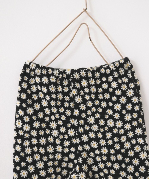 LOWRYS FARM(ローリーズファーム)の「フラワーカットJQフレアパンツ 215243(その他パンツ・キッズ・ブラック/ベージュ/オレンジ・110cm/120cm/130cm)」の12枚目の写真