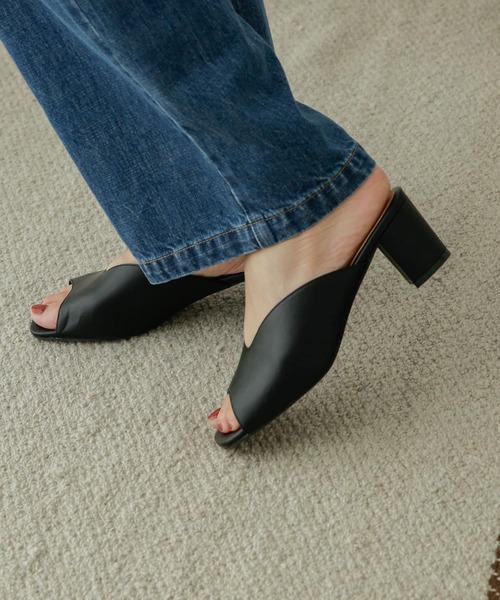 URBAN RESEARCH DOORS（アーバンリサーチドアーズ）の「Uカットヒールサンダル（サンダル・レディース・ブラック/キャメル・37/36/38）」の7枚目の写真