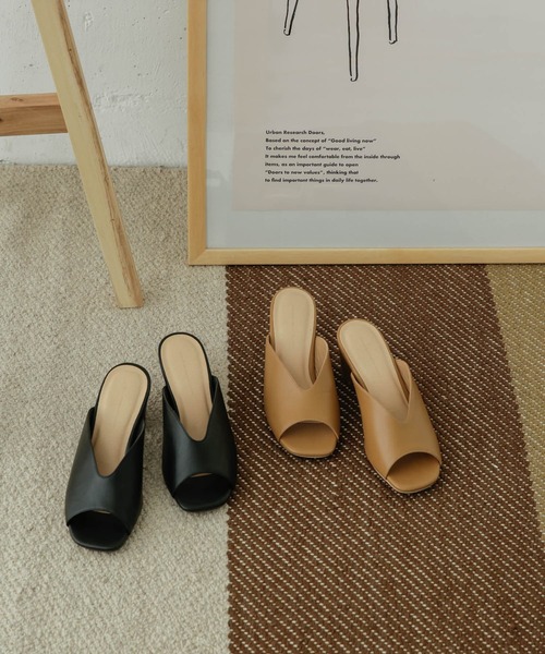 URBAN RESEARCH DOORS（アーバンリサーチドアーズ）の「Uカットヒールサンダル（サンダル・レディース・ブラック/キャメル・37/36/38）」の8枚目の写真