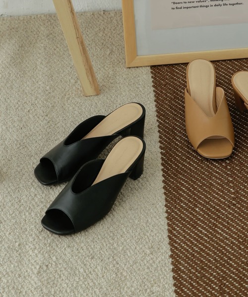 URBAN RESEARCH DOORS（アーバンリサーチドアーズ）の「Uカットヒールサンダル（サンダル・レディース・ブラック/キャメル・37/36/38）」の9枚目の写真