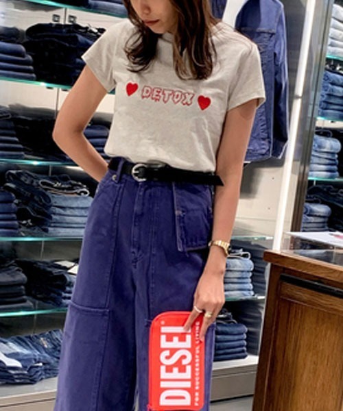 DIESEL(ディーゼル)の「レディース Tシャツ プリント スリムフィット(Tシャツ/カットソー・レディース・グレー/ブラック・SMALL/LARGE/X-SMALL/MEDIUM)」の22枚目の写真