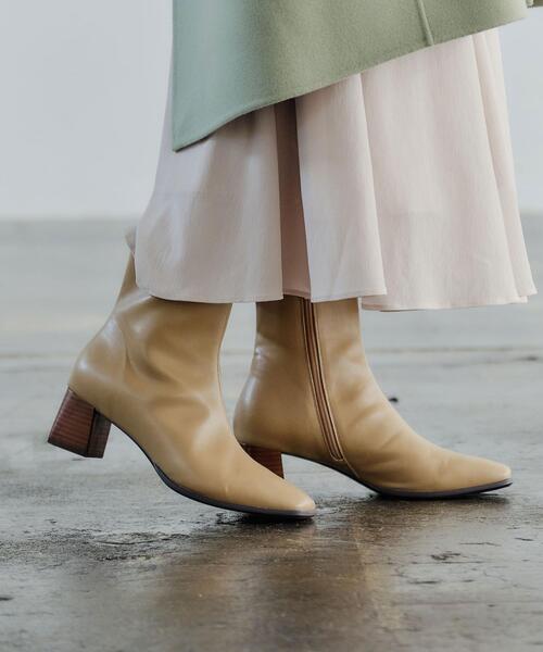 green label relaxing（グリーンレーベルリラクシング）の「＜Oggi×green label relaxing＞[7days]スクエア ショートブーツ(5.5cmヒール) -撥水-（ブーツ・レディース・ブラック/オフホワイト/モカ/その他1・22.5cm/23.5cm/24.5cm/25.5cm/21.5cm）」の5枚目の写真