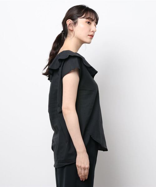 Te chichi(テチチ)の「ラッフルカラーブラウス(シャツ/ブラウス・レディース・ブラック/ブルー/オフホワイト・フリ-)」の4枚目の写真