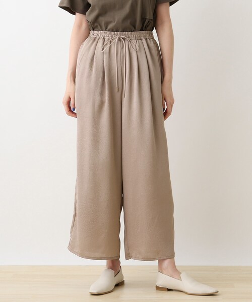 DRESKIP（ドレスキップ）の「◆リラックスサテンワイドパンツ（その他パンツ・レディース・ダークブラウン/ダークグリーン/ネイビー/サンドベージュ・04/02/03）」の5枚目の写真