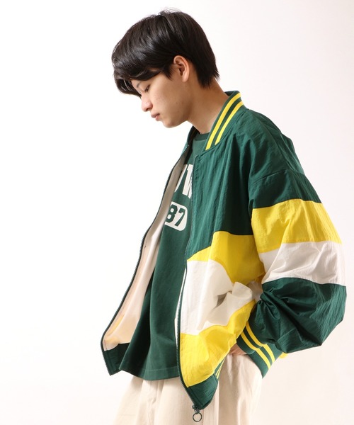 SUGGESTION（サジェッション）の「【SUGGESTION】ナイロン切替ビッグシルエットスタジアムジャンパー（スタジャン・メンズ・パープル/グリーン・M/L）」の8枚目の写真