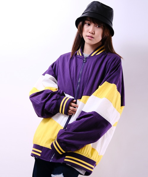 SUGGESTION（サジェッション）の「【SUGGESTION】ナイロン切替ビッグシルエットスタジアムジャンパー（スタジャン・メンズ・パープル/グリーン・M/L）」の3枚目の写真