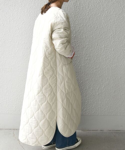 SHIPS any（シップス エニィ）の「SHIPS any: THERMORE キルティング ノーカラー クルーネック ロングコート（その他アウター・レディース・ブラック/ベージュ/イエロー・38/36）」の10枚目の写真