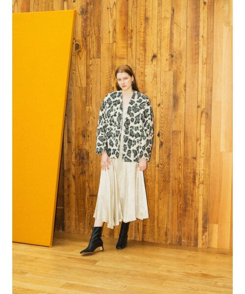 ELENDEEK（エレンディーク）の「フォルムショートツイードコート（ノーカラーコート・レディース・その他1・FREE）」の4枚目の写真