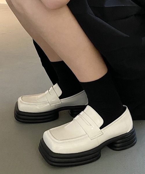 SFW（エスエフダブリュー）の「厚底ローファー フラット スクエアトゥ（ローファー・レディース・ホワイト/ブラック・40/38/39/35/36/37）」の5枚目の写真