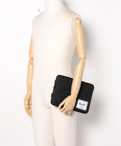 Herschel Supply（ハーシェルサプライ）の「【Herschel/ハーシェル】 ANCHOR AIR IPAD/IPAD AIR スリーブ BLACK（クラッチバッグ・メンズ・ブラック・FREE）」の2枚目の写真
