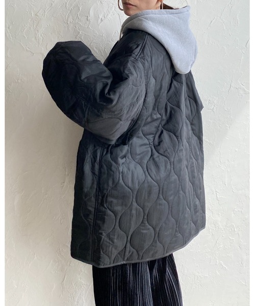 She's Closet（シーズクローゼット）の「ノーカラーパイピング中綿キルティングジャケットライナーコート（ノーカラーコート・レディース・ブラック/ベージュ/カーキ/アイボリー/ブラウン/グリーン系その他・FREE）」の13枚目の写真