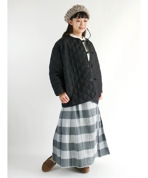 Samansa Mos2（サマンサ モスモス）の「ピンタックバンドカラーブラウス（シャツ/ブラウス・レディース・ベージュ/ネイビー/オフホワイト/チャコール・ﾌﾘ-）」の11枚目の写真