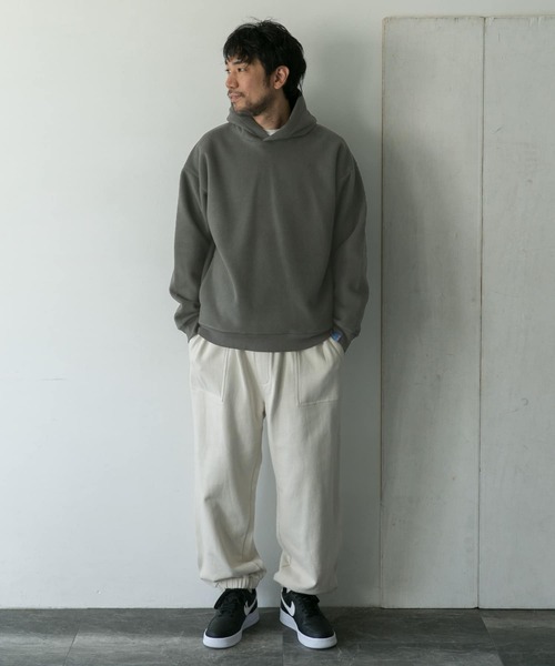 URBAN RESEARCH DOORS（アーバンリサーチドアーズ）の「ダブルフェイスフリースフーディー（パーカー・メンズ・オフホワイト/チャコールグレー・38/40）」の7枚目の写真