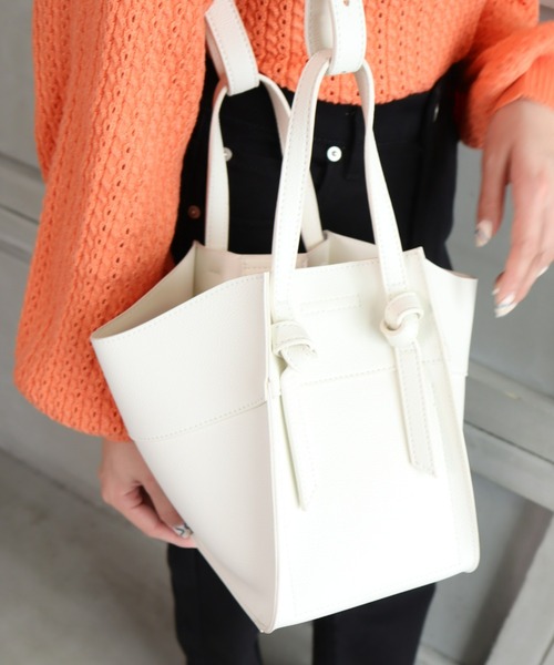 moment+（モーメントプラス）の「フェイクレザー 2WAYノットハンドルショルダーバッグ（ショルダーバッグ・レディース・ブラック/アイボリー/モカ/キャメル/ピンクベージュ・FREE）」の6枚目の写真