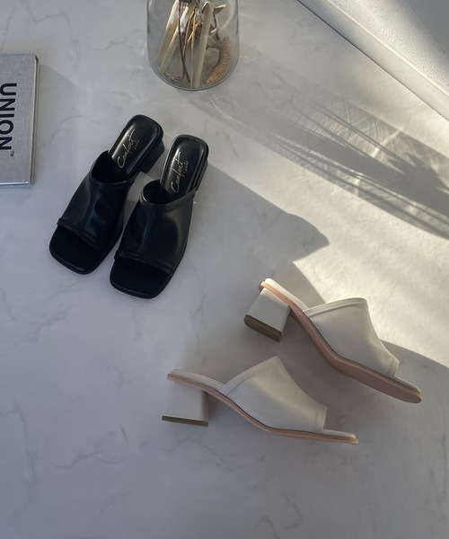 AS KNOW AS plus（アズノゥアズプラス）の「ストレッチミュール（サンダル・レディース・ブラック/アイボリー・M/L）」の3枚目の写真