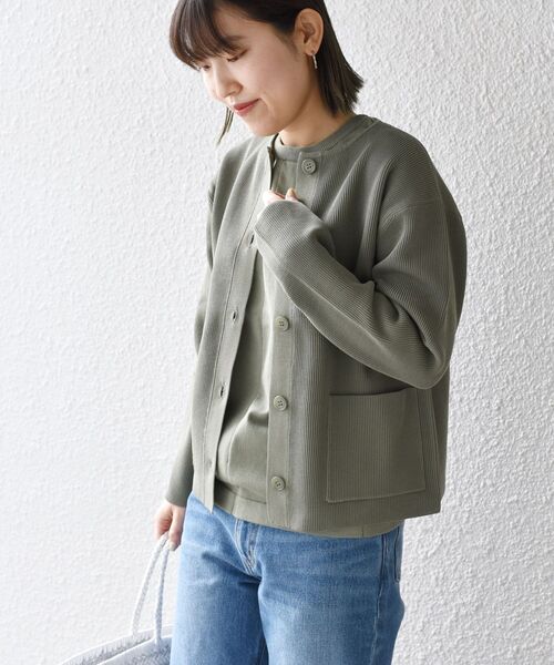 SHIPS Days(シップスデイズ)の「SHIPS Days:クルーネックカーディガン◇(カーディガン/ボレロ・レディース・オフホワイト/グリーン/ネイビー・ONE SIZE)」の9枚目の写真