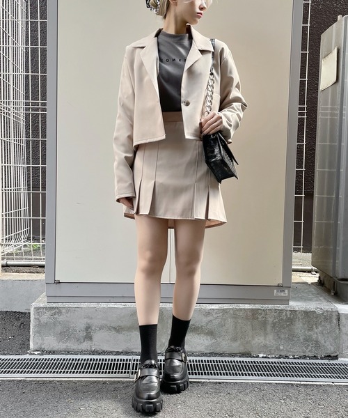 Figments(フィグメンツ)の「クロップドテーラードジャケット(テーラードジャケット・レディース・ブラック/ベージュ・FREE)」の4枚目の写真