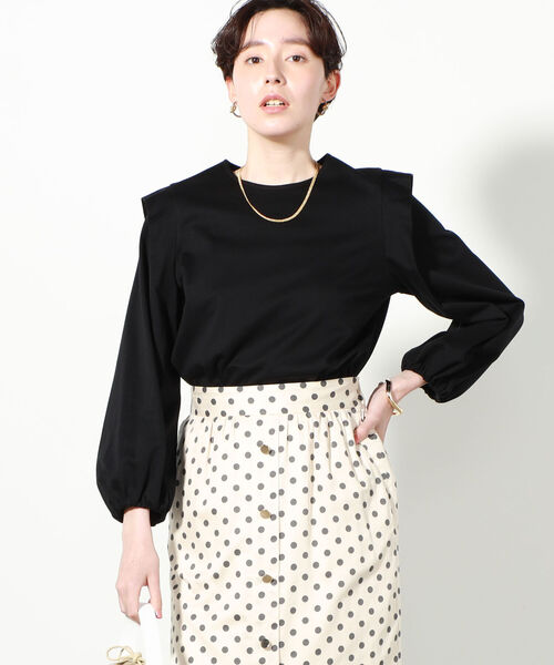 NOLLEY’S(ノーリーズ)の「ポンチ肩タックプルオーバーカットソー(Tシャツ/カットソー・レディース・ブラック/オフホワイト/キャメル・38)」の2枚目の写真