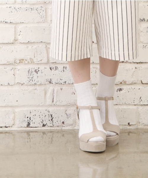 Chico（チコ）の「Tストラップウェッジサンダル（サンダル・レディース・ネイビー/ベージュ/レッド・SMALL/LARGE/MEDIUM）」の2枚目の写真