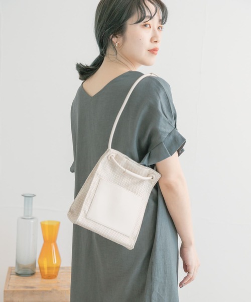 ITEMS URBANRESEARCH(アイテムズ アーバンリサーチ)の「ザツザイ2WAYミニトート(ショルダーバッグ・レディース・オフホワイト/チャコールグレー/ベージュ・-)」の9枚目の写真