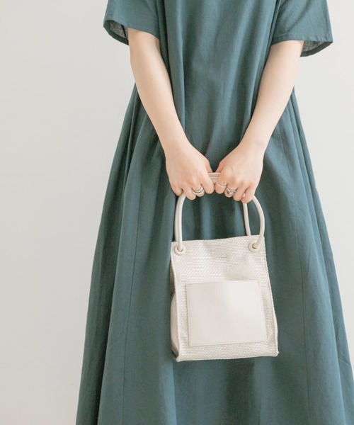 ITEMS URBANRESEARCH(アイテムズ アーバンリサーチ)の「ザツザイ2WAYミニトート(ショルダーバッグ・レディース・オフホワイト/チャコールグレー/ベージュ・-)」の11枚目の写真