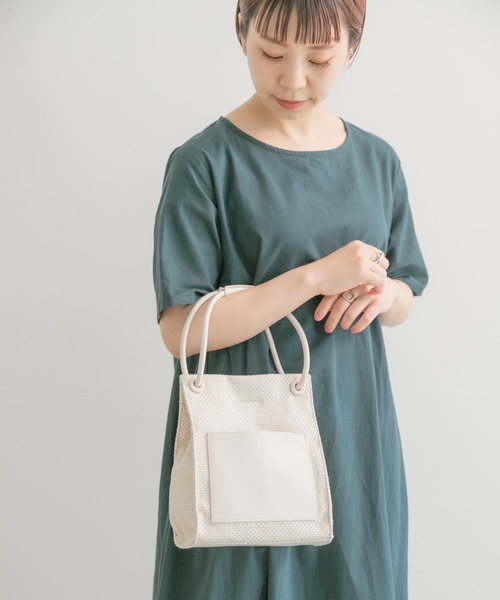 ITEMS URBANRESEARCH(アイテムズ アーバンリサーチ)の「ザツザイ2WAYミニトート(ショルダーバッグ・レディース・オフホワイト/チャコールグレー/ベージュ・-)」の5枚目の写真