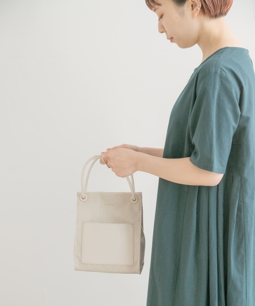 ITEMS URBANRESEARCH(アイテムズ アーバンリサーチ)の「ザツザイ2WAYミニトート(ショルダーバッグ・レディース・オフホワイト/チャコールグレー/ベージュ・-)」の10枚目の写真
