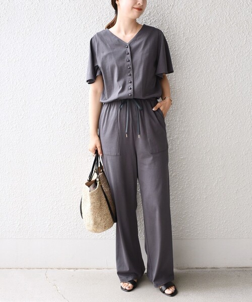 SHIPS(シップス)の「*フロントボタンVネックサロペット◇(つなぎ/オールインワン・レディース・チャコールグレー/グリーン/ライム/ダークブルー・SMALL/MEDIUM)」の2枚目の写真