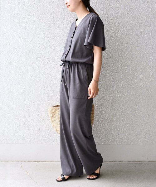 SHIPS(シップス)の「*フロントボタンVネックサロペット◇(つなぎ/オールインワン・レディース・チャコールグレー/グリーン/ライム/ダークブルー・SMALL/MEDIUM)」の20枚目の写真