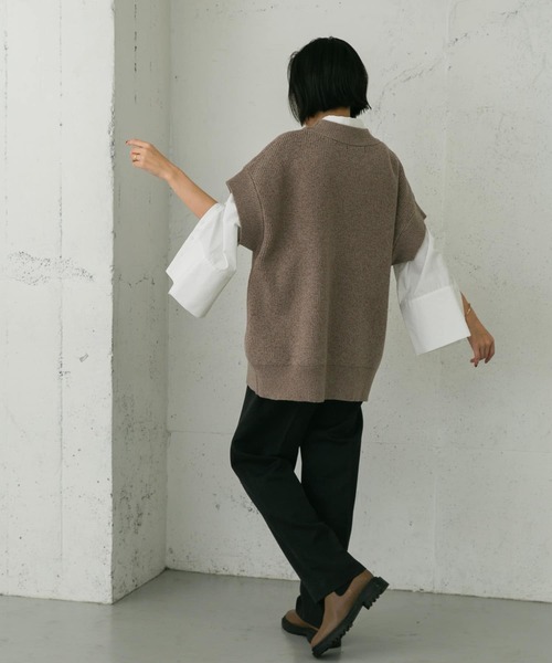 UR Lab.(アーバンリサーチラボ)の「ニットルーズベスト(ベスト・レディース・ブラック/ネイビー/モカ・FREE)」の17枚目の写真