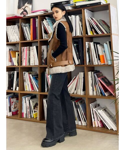 EMODA（エモダ）の「セミフィットフレアハイウエストジーンズ（デニムパンツ・レディース・ライトブルー/ブラック・SMALL/MEDIUM/X-SMALL）」の14枚目の写真