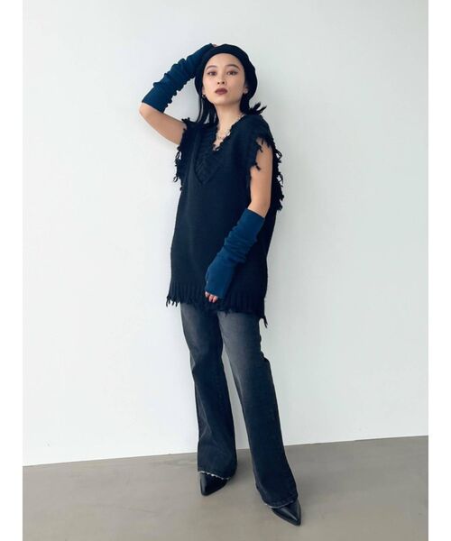 EMODA（エモダ）の「セミフィットフレアハイウエストジーンズ（デニムパンツ・レディース・ライトブルー/ブラック・SMALL/MEDIUM/X-SMALL）」の3枚目の写真