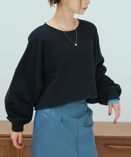 HANNE(アン)の「クロップド丈ボリュームスリーブスウェット/プルオーバー(ニット/セーター・レディース・グレー/ブラック/グリーン・フリー)」の9枚目の写真