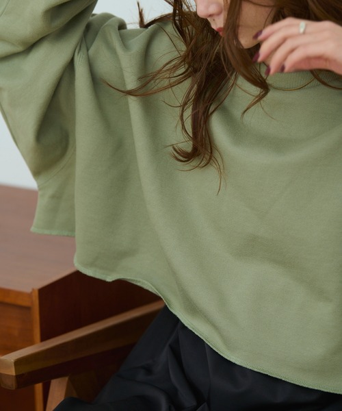 HANNE(アン)の「クロップド丈ボリュームスリーブスウェット/プルオーバー(ニット/セーター・レディース・グレー/ブラック/グリーン・フリー)」の11枚目の写真