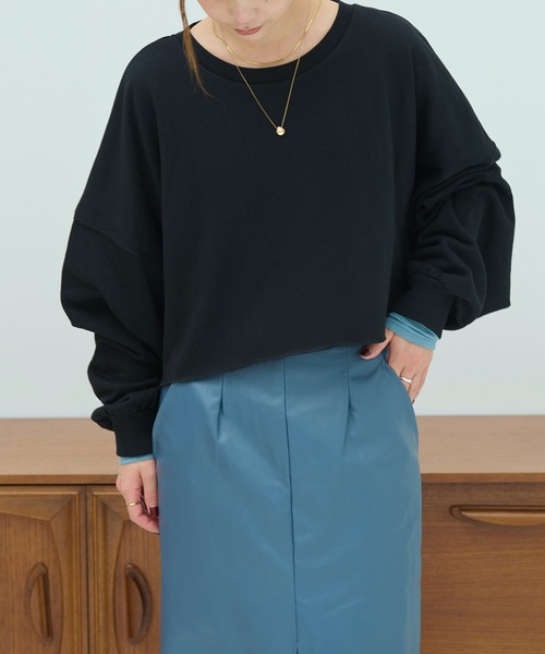 HANNE(アン)の「クロップド丈ボリュームスリーブスウェット/プルオーバー(ニット/セーター・レディース・グレー/ブラック/グリーン・フリー)」の12枚目の写真