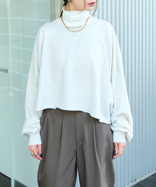 HANNE(アン)の「クロップド丈ボリュームスリーブスウェット/プルオーバー(ニット/セーター・レディース・グレー/ブラック/グリーン・フリー)」の18枚目の写真