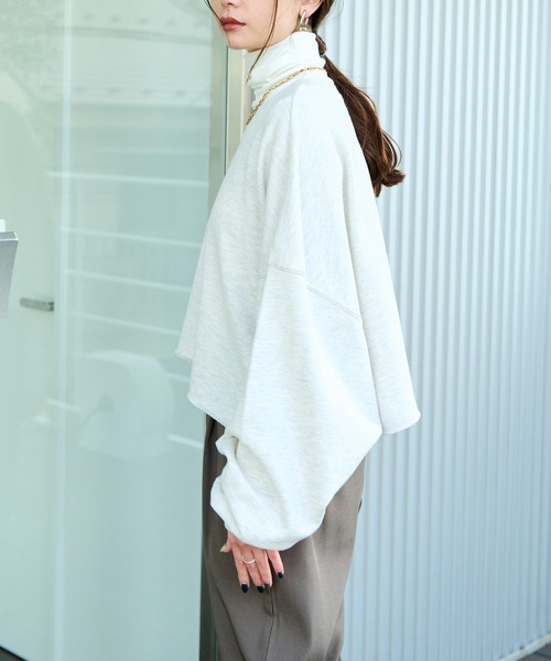 HANNE(アン)の「クロップド丈ボリュームスリーブスウェット/プルオーバー(ニット/セーター・レディース・グレー/ブラック/グリーン・フリー)」の17枚目の写真