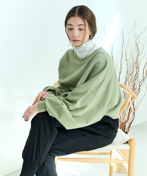 HANNE(アン)の「クロップド丈ボリュームスリーブスウェット/プルオーバー(ニット/セーター・レディース・グレー/ブラック/グリーン・フリー)」の20枚目の写真