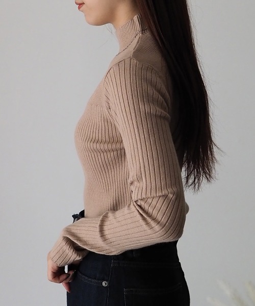 Riberry(リベリー)の「ボトルネック グラデーションリブニット(ニット/セーター・レディース・ブラック/ベージュ/ブラウン/オフホワイト・FREE)」の12枚目の写真