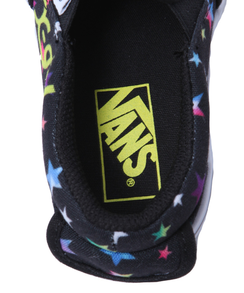 VANS（バンズ）の「XGS★×VANS SLIP ON RAINBOW STAR（スニーカー・キッズ・ブラック・14cm/15cm/16cm/17cm/18cm/19cm/20cm/21cm）」の2枚目の写真