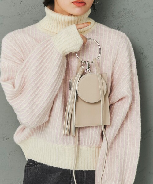 coen（コーエン）の「チャーム付きスマホショルダーバッグ（ショルダーバッグ・レディース・ブラック/ベージュ/ケリー・FREE）」の3枚目の写真