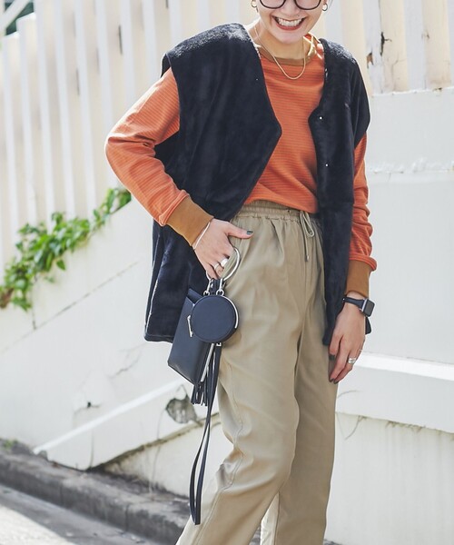 coen（コーエン）の「チャーム付きスマホショルダーバッグ（ショルダーバッグ・レディース・ブラック/ベージュ/ケリー・FREE）」の4枚目の写真