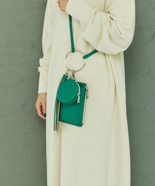 coen（コーエン）の「チャーム付きスマホショルダーバッグ（ショルダーバッグ・レディース・ブラック/ベージュ/ケリー・FREE）」の12枚目の写真