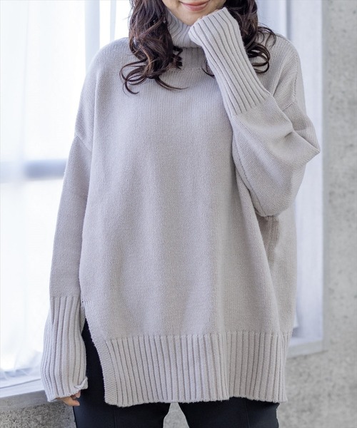 clear(クリア)の「サイドスリットオーバーニットトップス(ニット/セーター・レディース・ピンク/イエロー/パープル/ブラック/アイボリー/グレイッシュベージュ・F)」の3枚目の写真