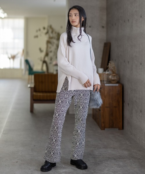 clear(クリア)の「サイドスリットオーバーニットトップス(ニット/セーター・レディース・ピンク/イエロー/パープル/ブラック/アイボリー/グレイッシュベージュ・F)」の16枚目の写真