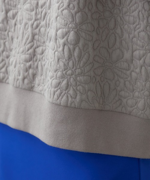 miclat（ミクラ）の「大きいサイズ　花柄キルトジャガードプルオーバー　miclat（スウェット・レディース・ネイビー/ベージュ系/ピンク・LL/3L/4L/5L/L）」の18枚目の写真