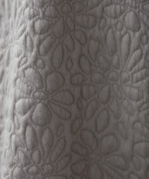 miclat（ミクラ）の「大きいサイズ　花柄キルトジャガードプルオーバー　miclat（スウェット・レディース・ネイビー/ベージュ系/ピンク・LL/3L/4L/5L/L）」の19枚目の写真