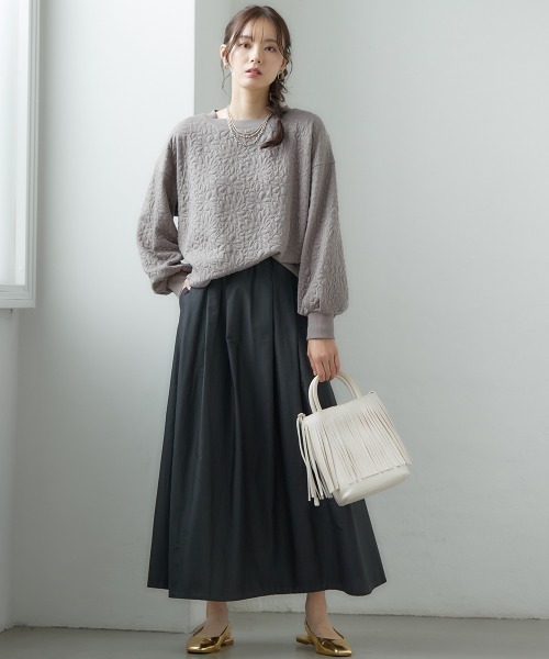 miclat（ミクラ）の「大きいサイズ　花柄キルトジャガードプルオーバー　miclat（スウェット・レディース・ネイビー/ベージュ系/ピンク・LL/3L/4L/5L/L）」の5枚目の写真